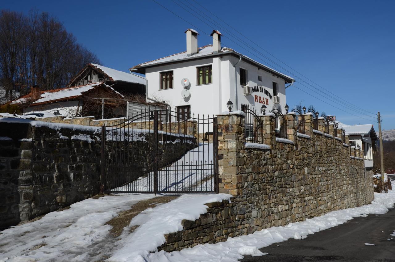 Guest House Ivan Cherni Osum Exterior foto